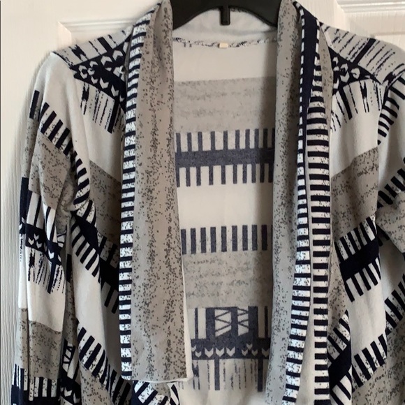 Top - Picture 2 of 4